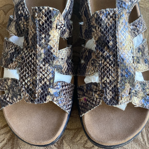 Clark’s Lexi Marigold beige brown snake wedge sandals woman’s size 10 🌹 - Picture 6 of 14